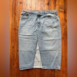 Abercrombie & Fitch high-rise denim skirt with slit, size 34/18, EUC